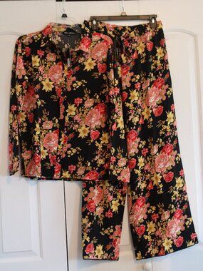 Tolani Collection Two Piece Pajama/Lounge Set Size XS Black/Vibrant Floral